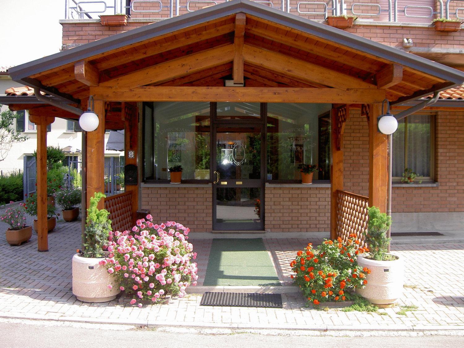 Hotel La Maddalena Quattro Castella Exterior photo