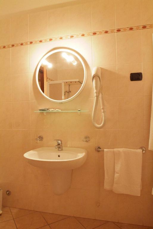 Hotel La Maddalena Quattro Castella Room photo